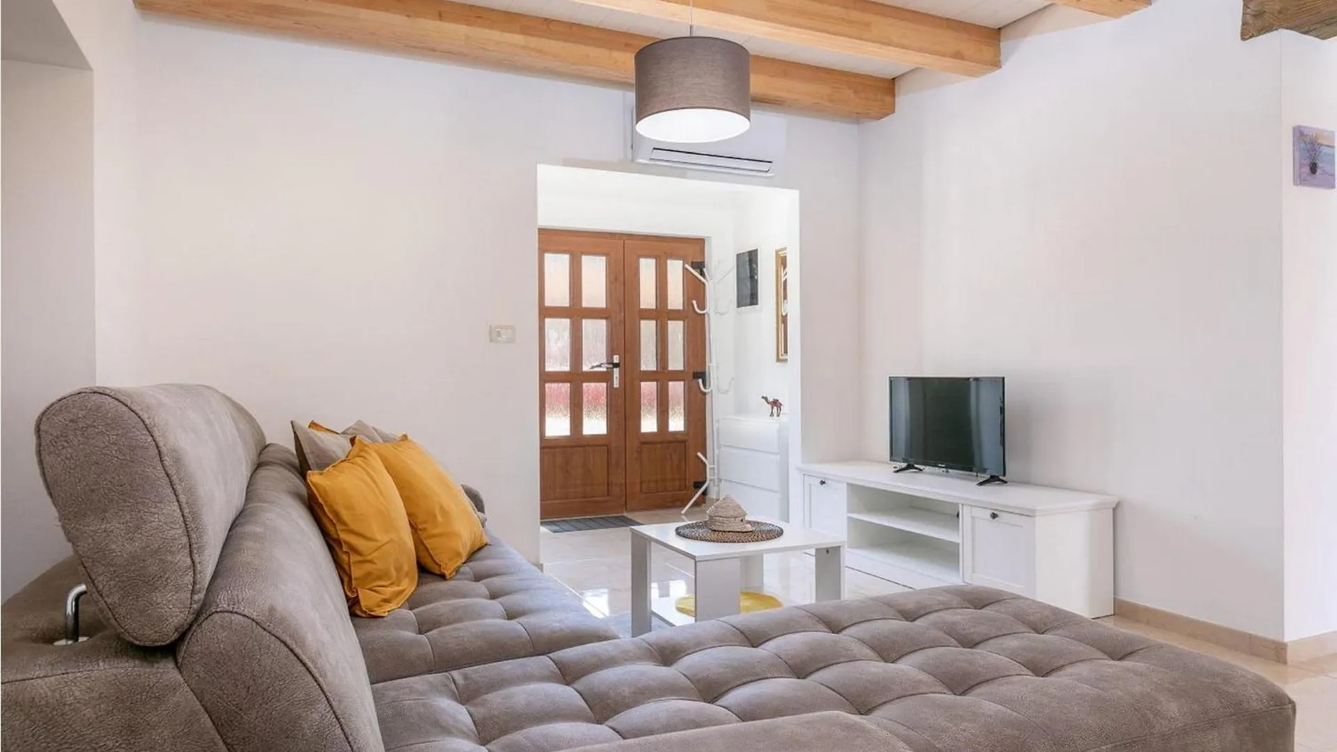 Villa Vanessa Вишнян